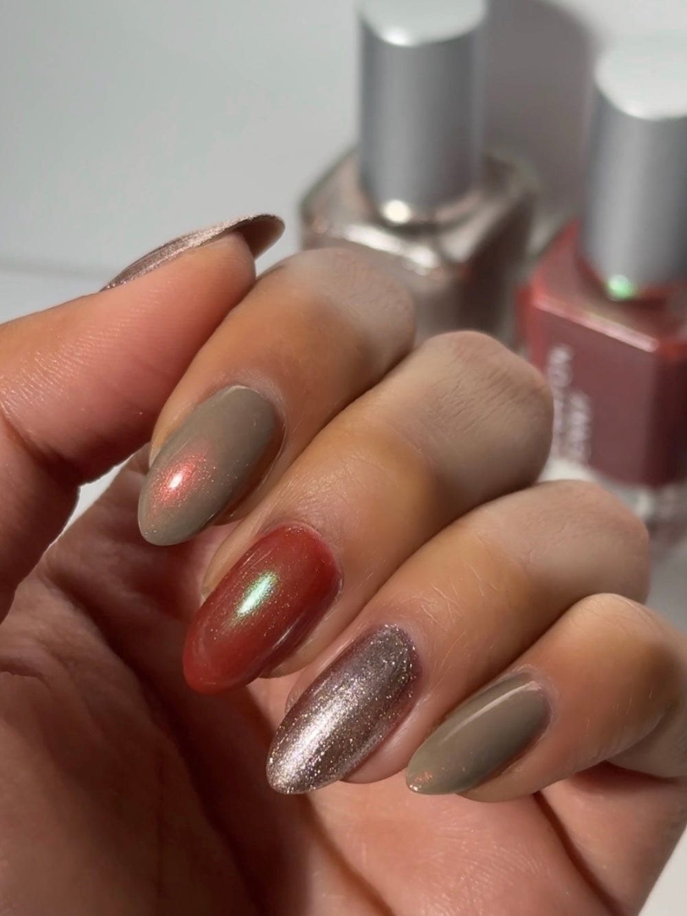 Metallic nails in taupe, red and bronze. 